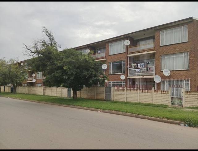 1 BEDROOM APARTMENT FOR SALE IN VEREENIGING CENTRAL